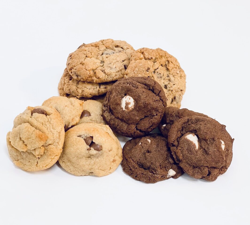 Small cookies with chocolate, oatmeal and nuts